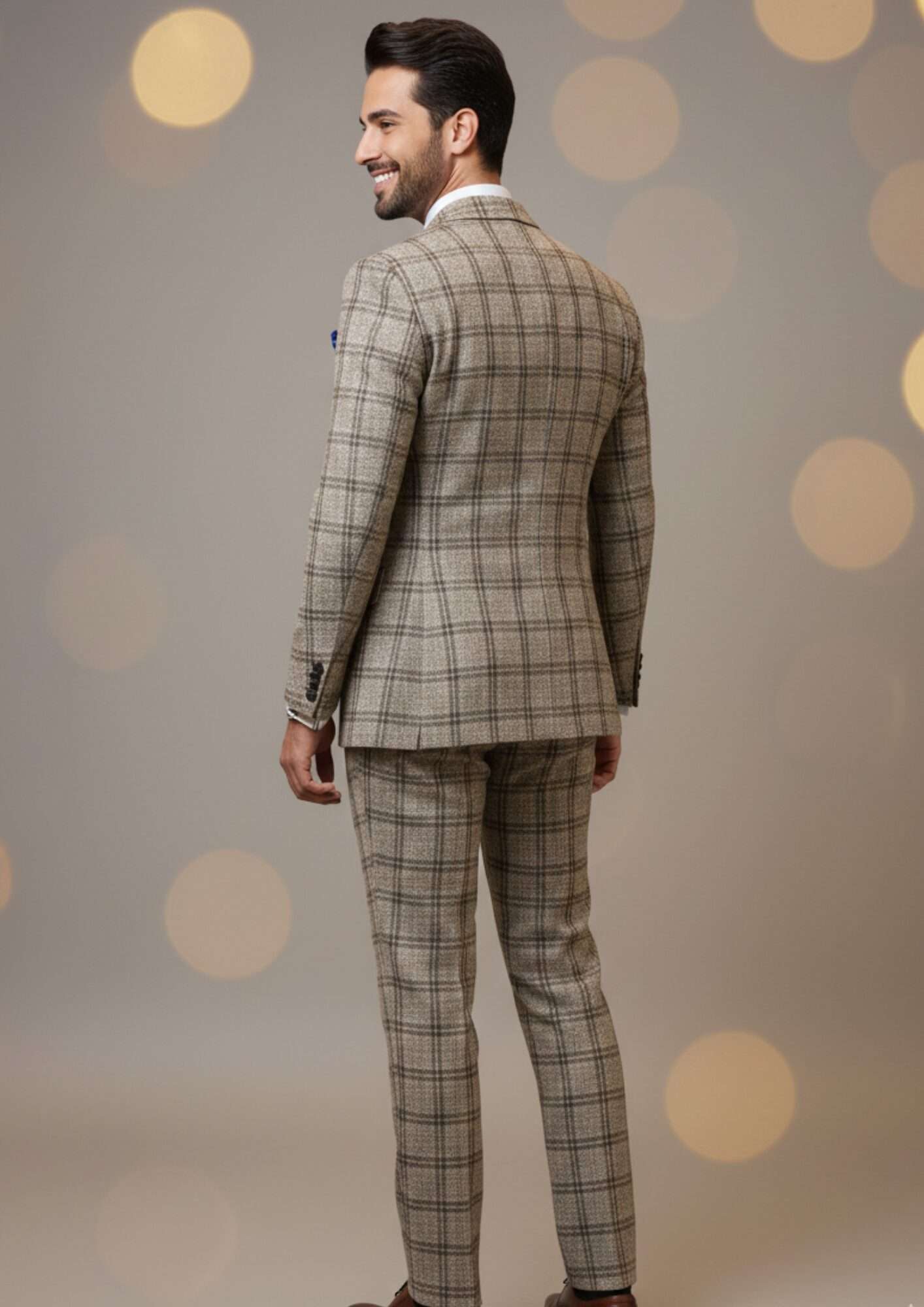 Vintage Elegance Beige Plaid Slim-Fit Executive Suit - Image 4