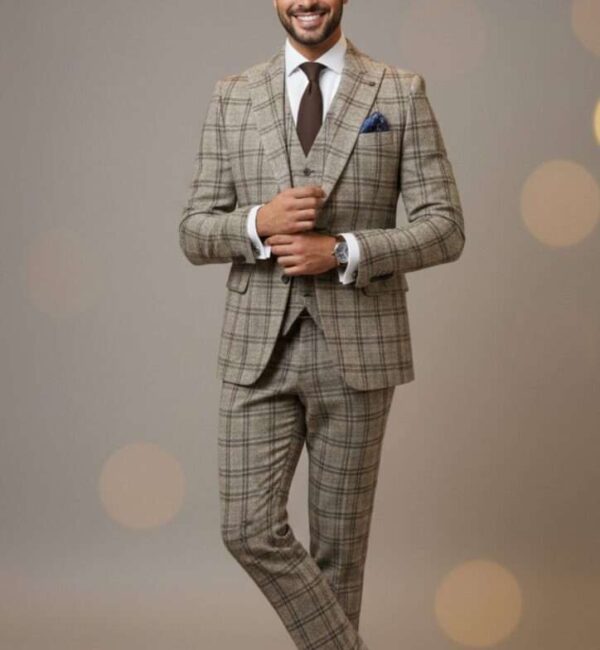 Vintage Elegance Beige Plaid Slim-Fit Executive Suit